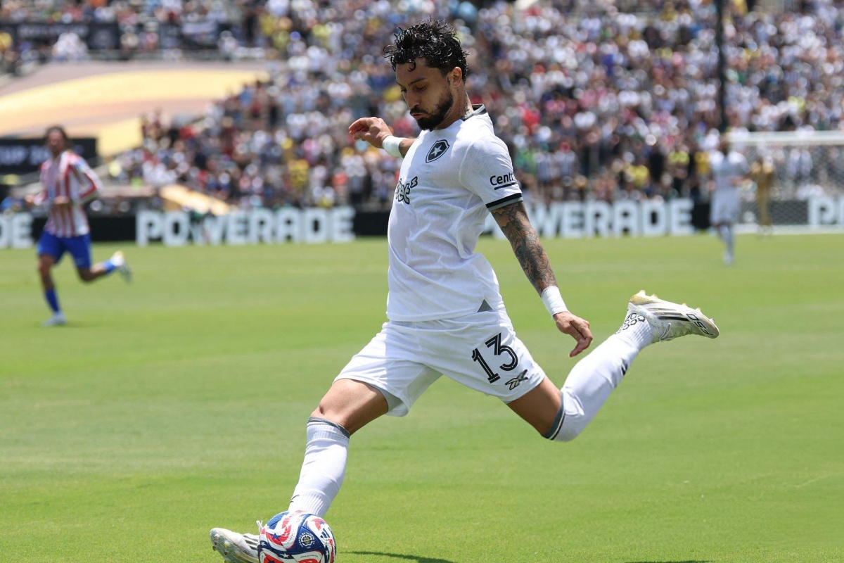 Alex Telles cung Botafogo lot vao vong knock-out FIFA Club World Cup